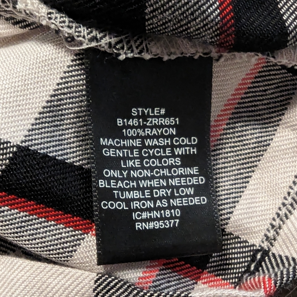 5/$25 Sanctuary Plaid Top - Picture 4 of 5